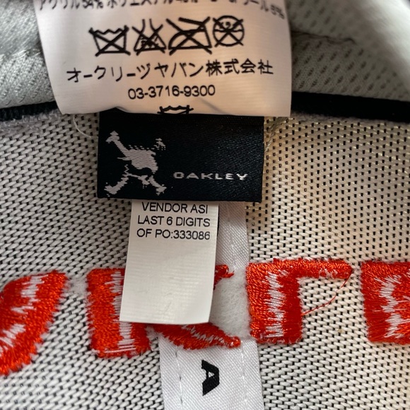 Oakley Snap-Back Trucker Mesh Baseball Hat Cap Embroidered Spell-Out Gray/White - Picture 16 of 16